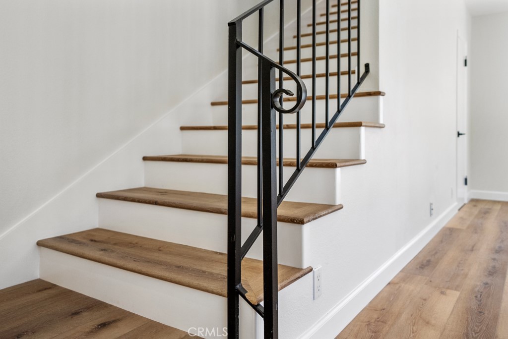 731 North Beachwood Drive Burbank, CA 91506 - Photo 31 of 53 a view of entryway