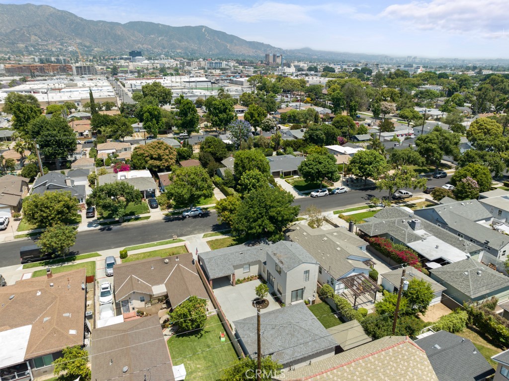 731 North Beachwood Drive Burbank, CA 91506 - Photo 52 of 53 an aerial view of a city with lots of residential buildings