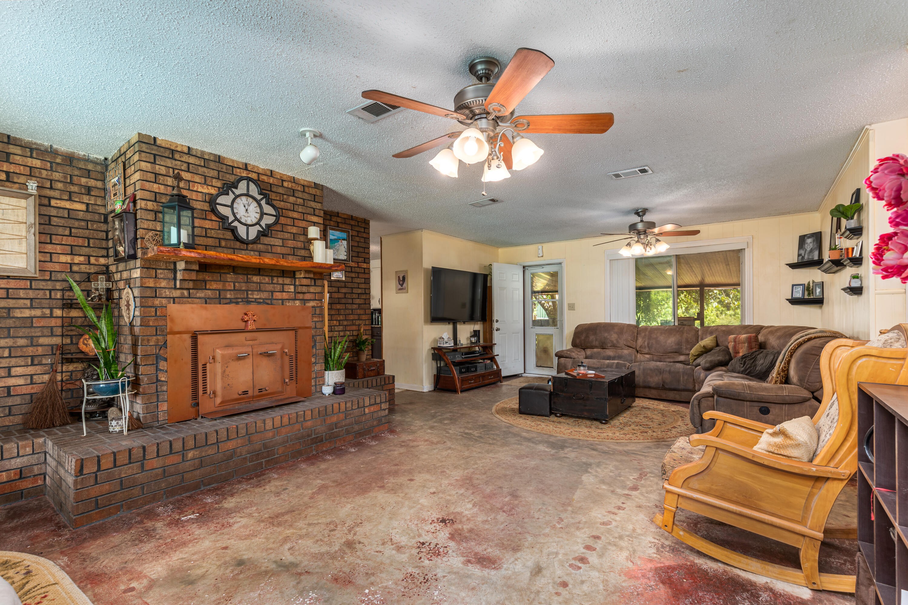 233 Madrid Road Cantonment, FL 32533 - Photo 1 of 38
