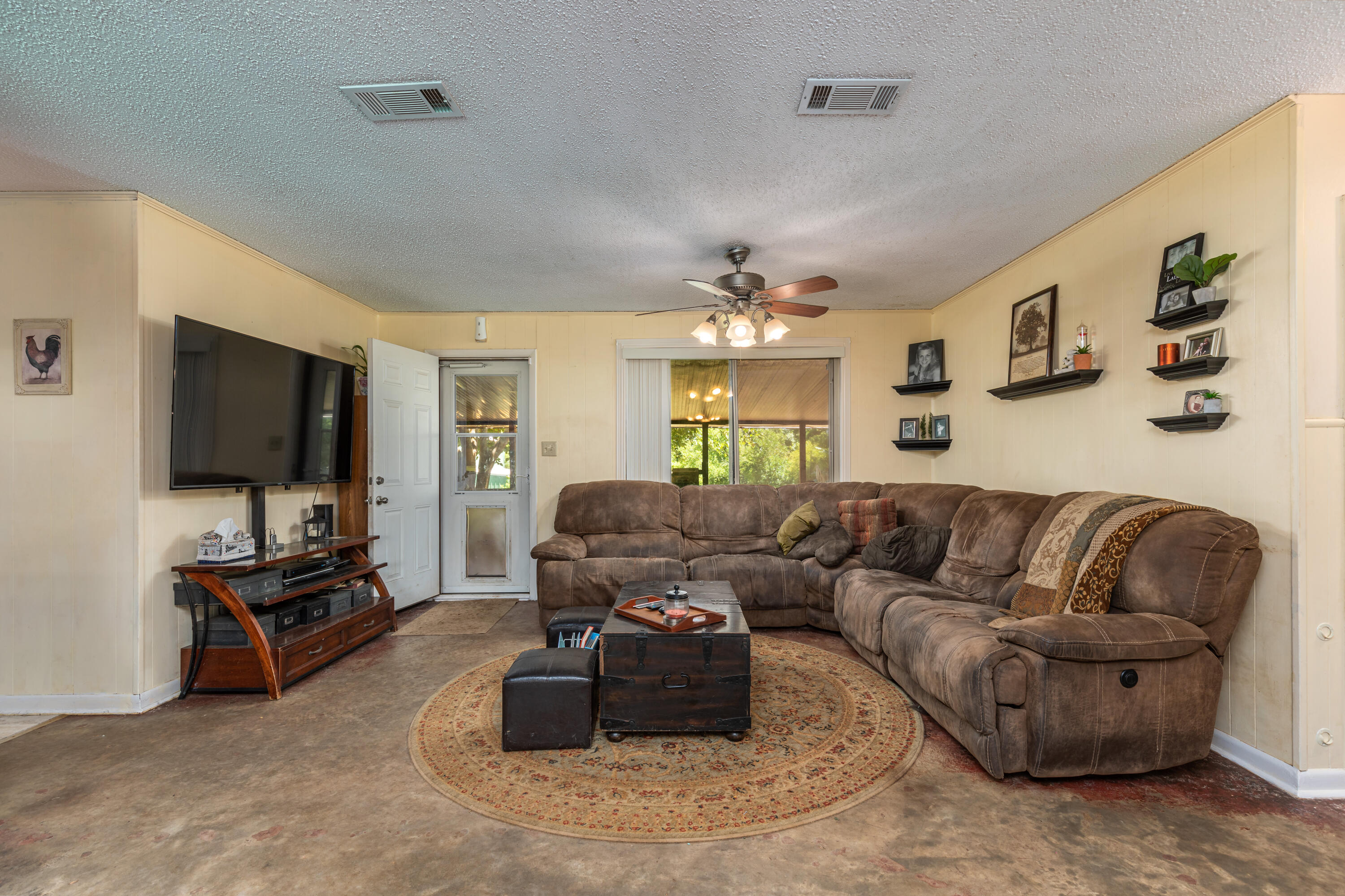 233 Madrid Road Cantonment, FL 32533 - Photo 3 of 38