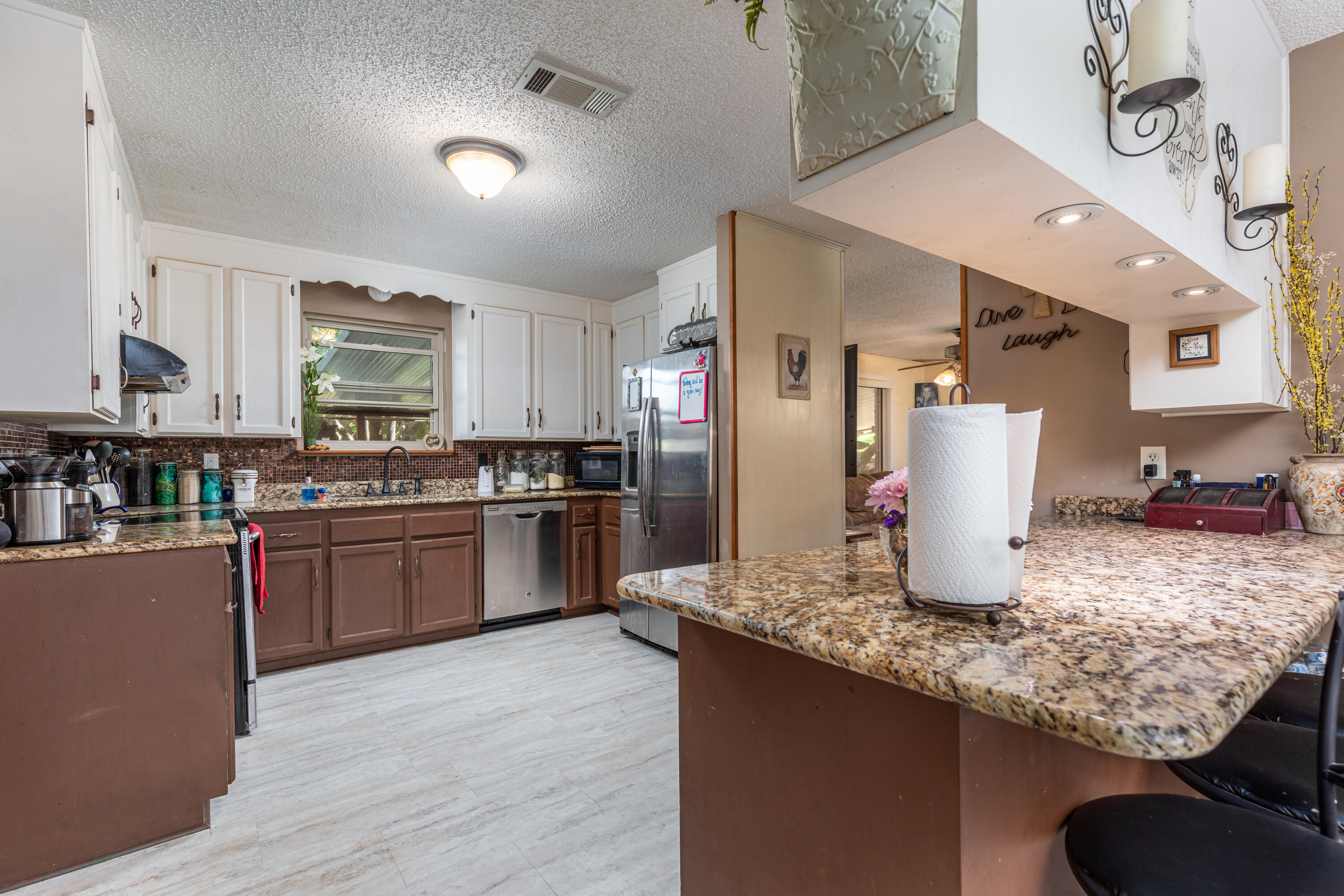 233 Madrid Road Cantonment, FL 32533 - Photo 5 of 38