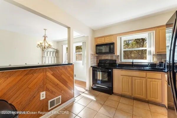 $3,200 | 922 Morris Avenue, Lakewood, NJ 08701