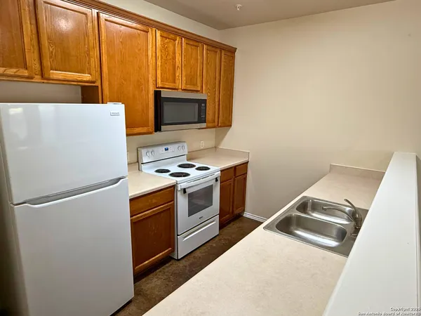 $1,075 | 10822 Mathom Landing, Unit 3, Universal City, TX 78148