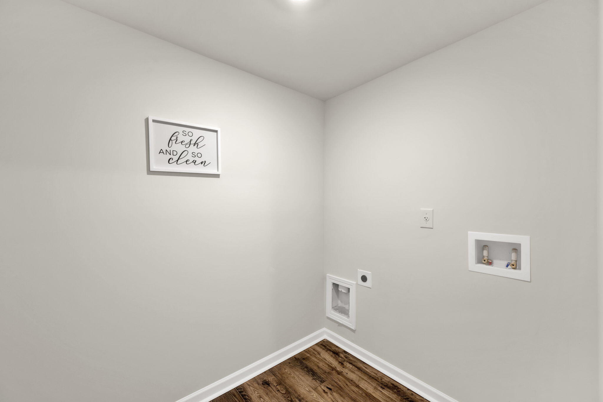 553 Fox Den Circle Dalton, GA 30721 - Photo 39 of 46 32 - Laundry Room