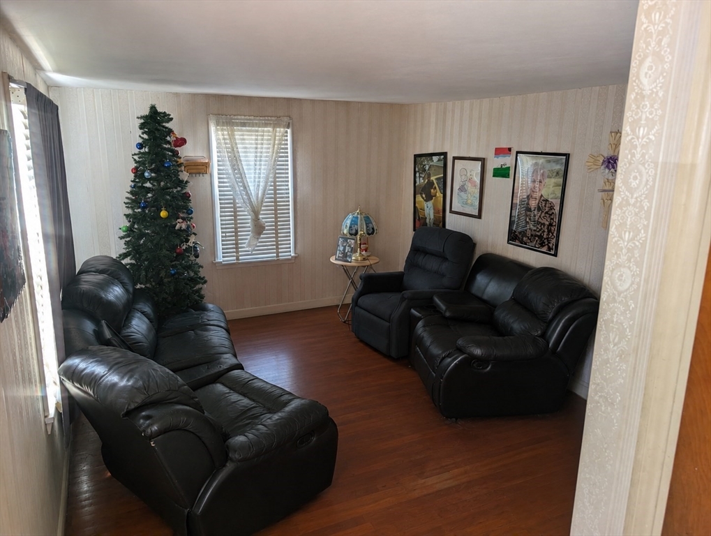 141 Shawmut Street Springfield, MA 01108 - Photo 5 of 19 Gallery Image 5