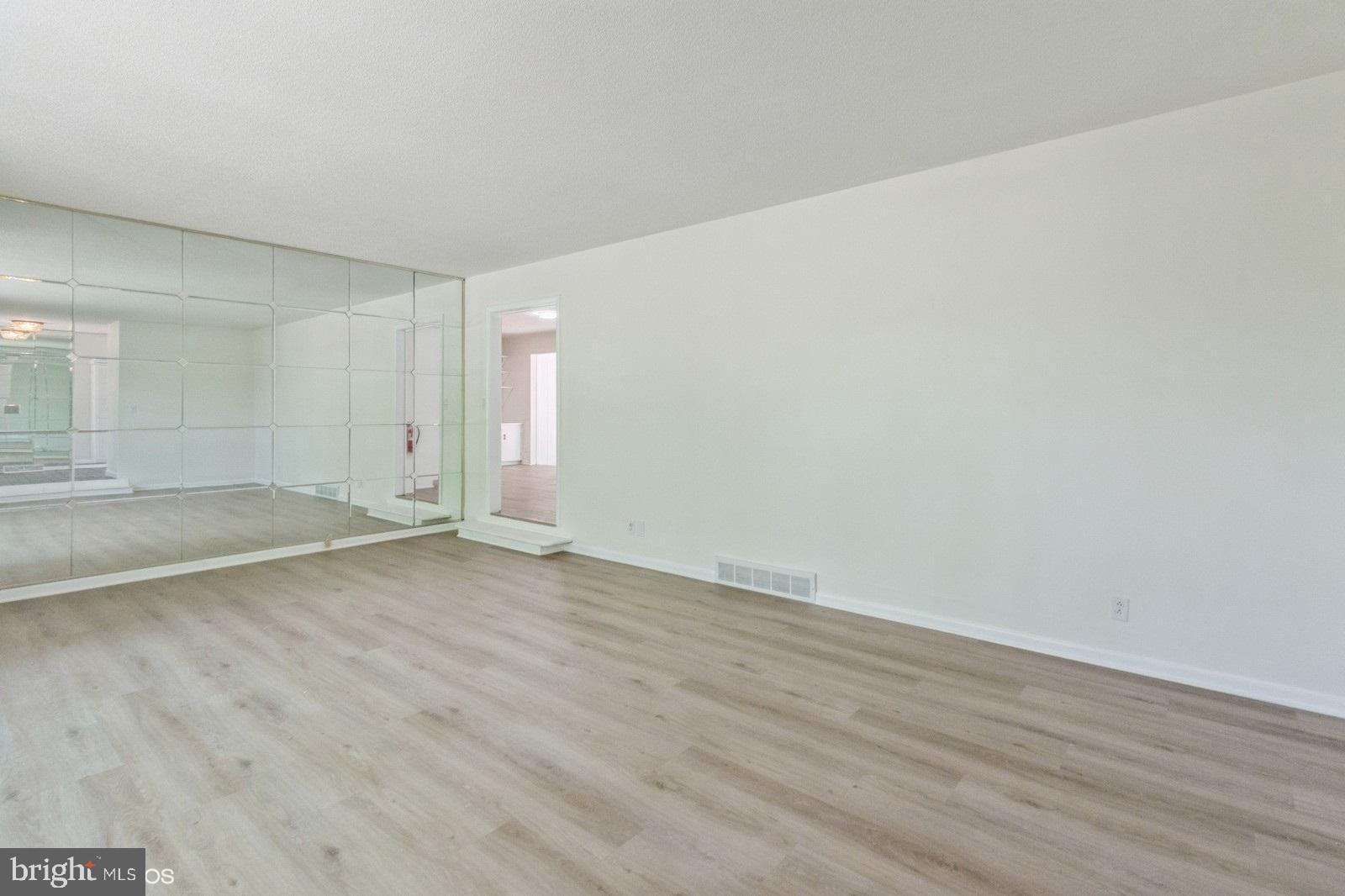 1214 Robin Road Millville, NJ 08332 - Photo 4 of 33 Gallery Image 4