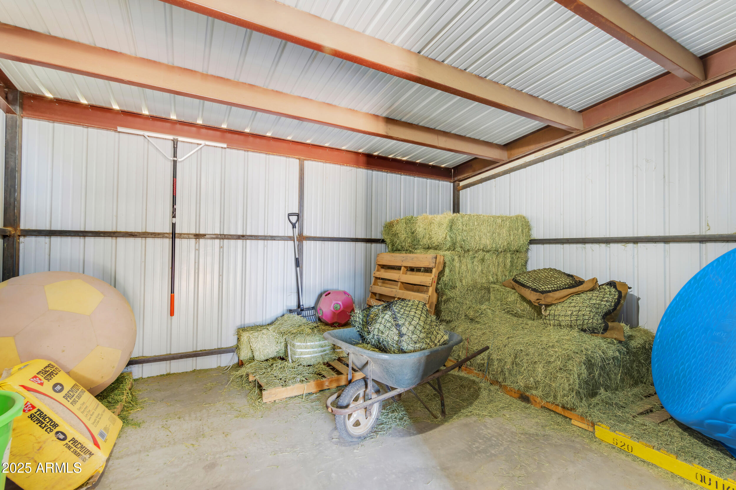 17707 East Stacey Road Queen Creek, AZ 85142 - Photo 79 of 89 a living room with a couch