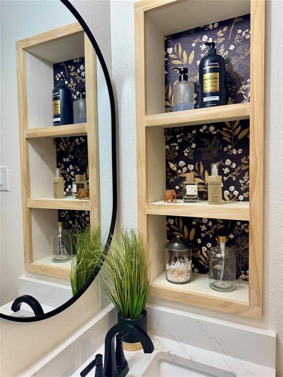 1116 Willow Creek Road Cleburne, TX 76033 - Photo 15 of 25 a view of mirror and potted plant in a glass door