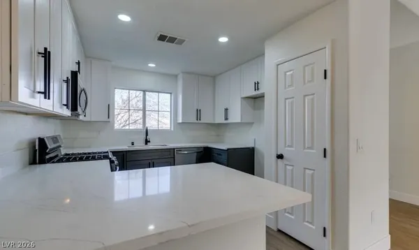 $1,895 | 10525 Autumn Pine Avenue, Unit 203, Las Vegas, NV 89144