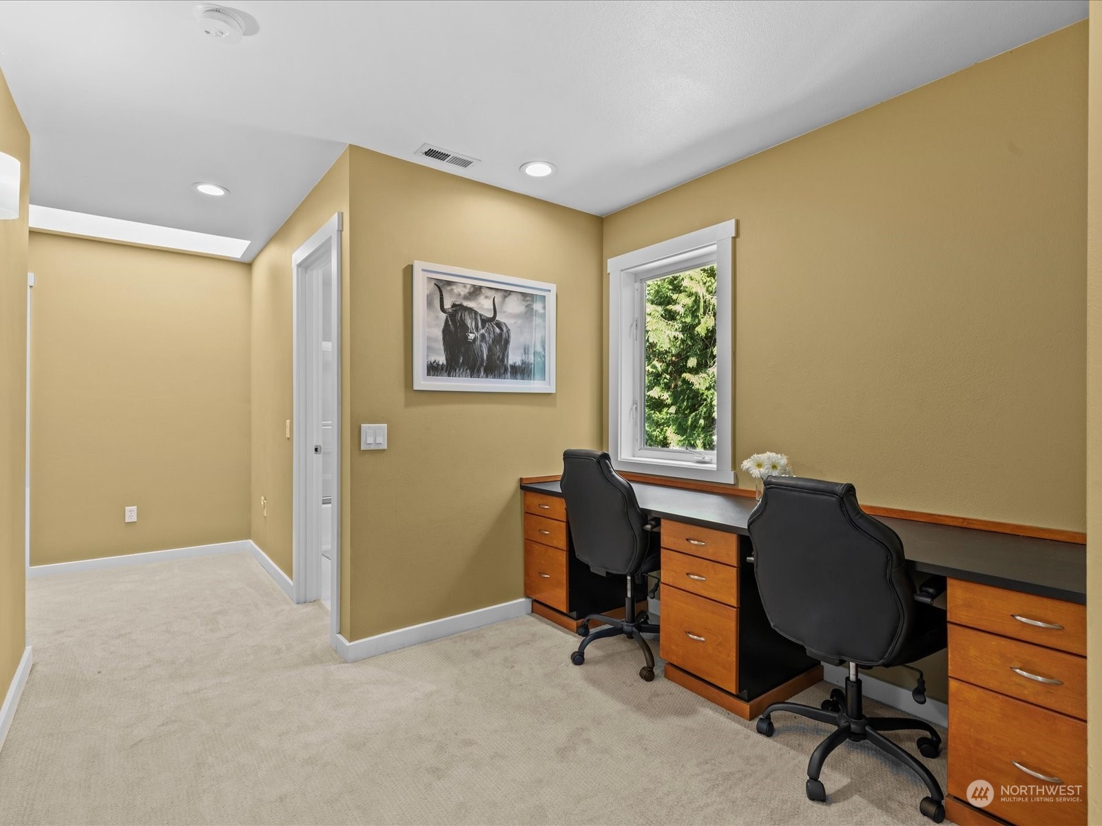 19911 Welch Road Snohomish, WA 98296 - Photo 23 of 40 a workspace with furniture and a window