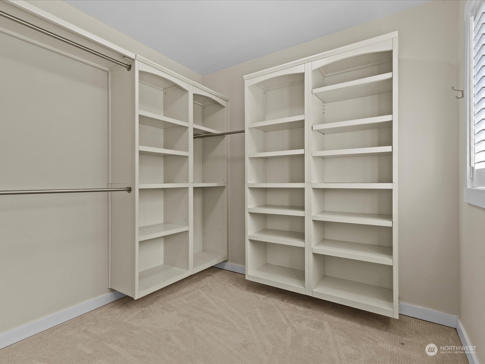19911 Welch Road Snohomish, WA 98296 - Photo 28 of 40 a view of an empty room with empty racks