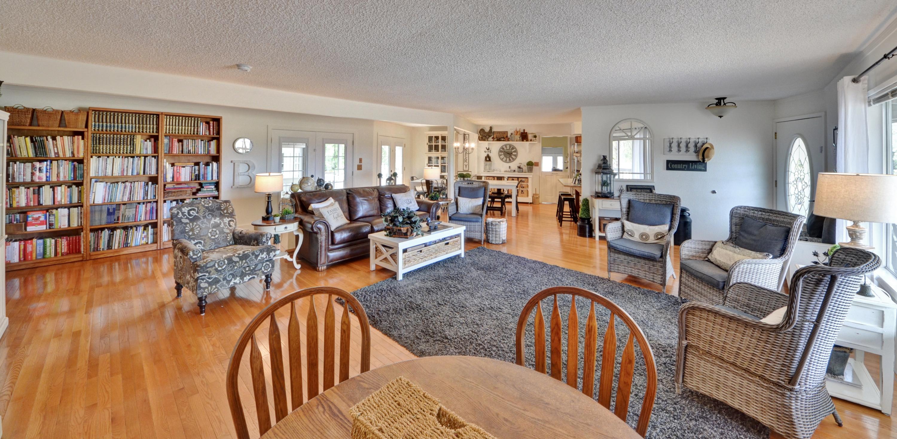 11005 Antioch Road White City, OR 97503 - Photo 14 of 62 Living /Dining area.