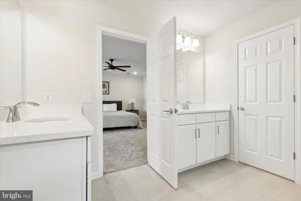 a en suite bathroom with a double vanity sink and a mirror