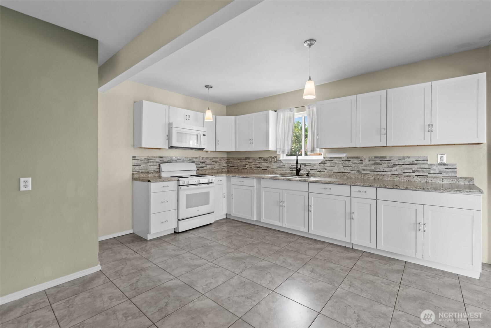 811 Cascade Street Wenatchee, WA 98801 - Photo 7 of 32