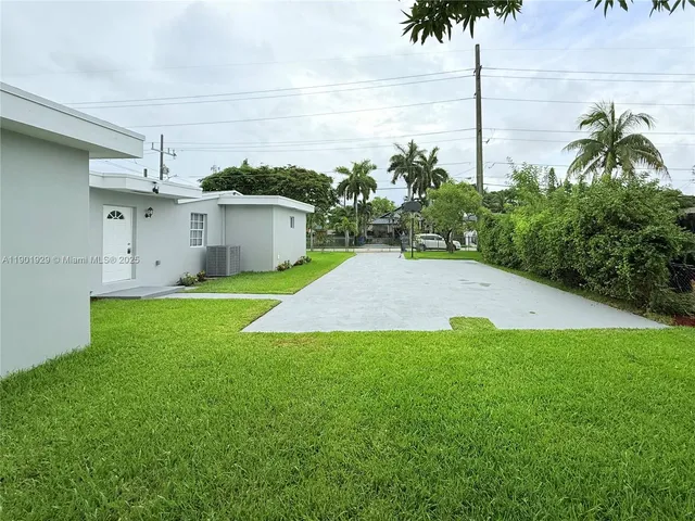 a view of a backyard of the house