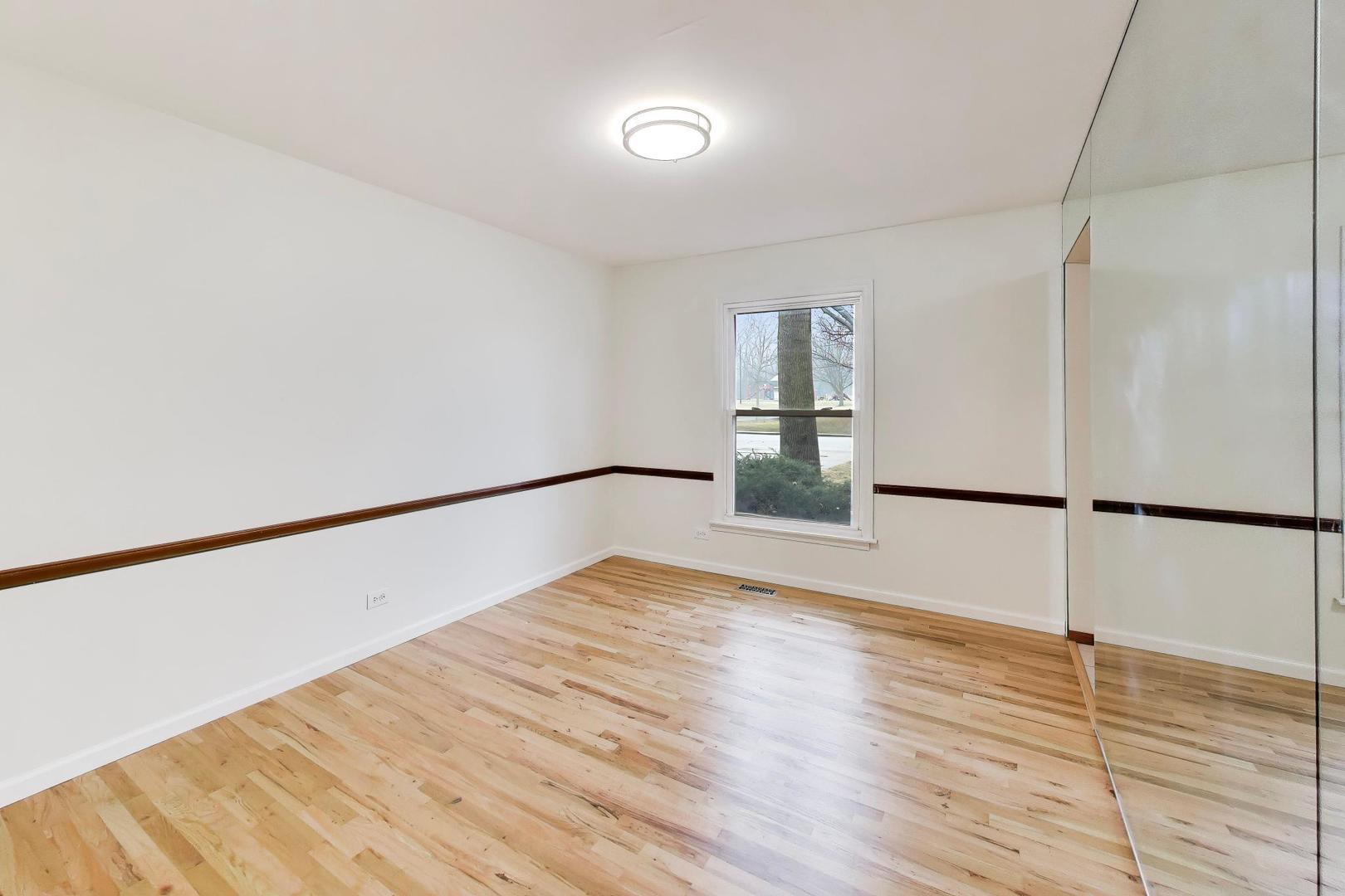 4053 Cumnor Road Downers Grove, IL 60515 - Photo 3 of 39