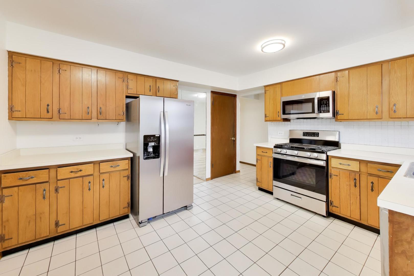 4053 Cumnor Road Downers Grove, IL 60515 - Photo 4 of 39