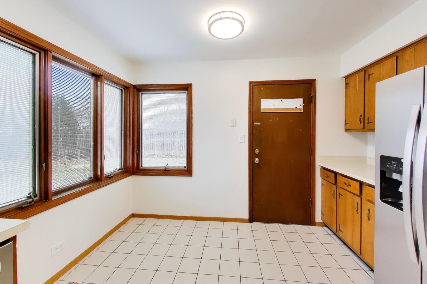 4053 Cumnor Road Downers Grove, IL 60515 - Photo 6 of 39