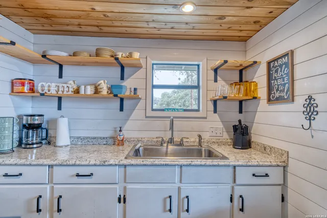 $525,000 | 1674 Flat Rock Road, Rio Frio, TX 78879