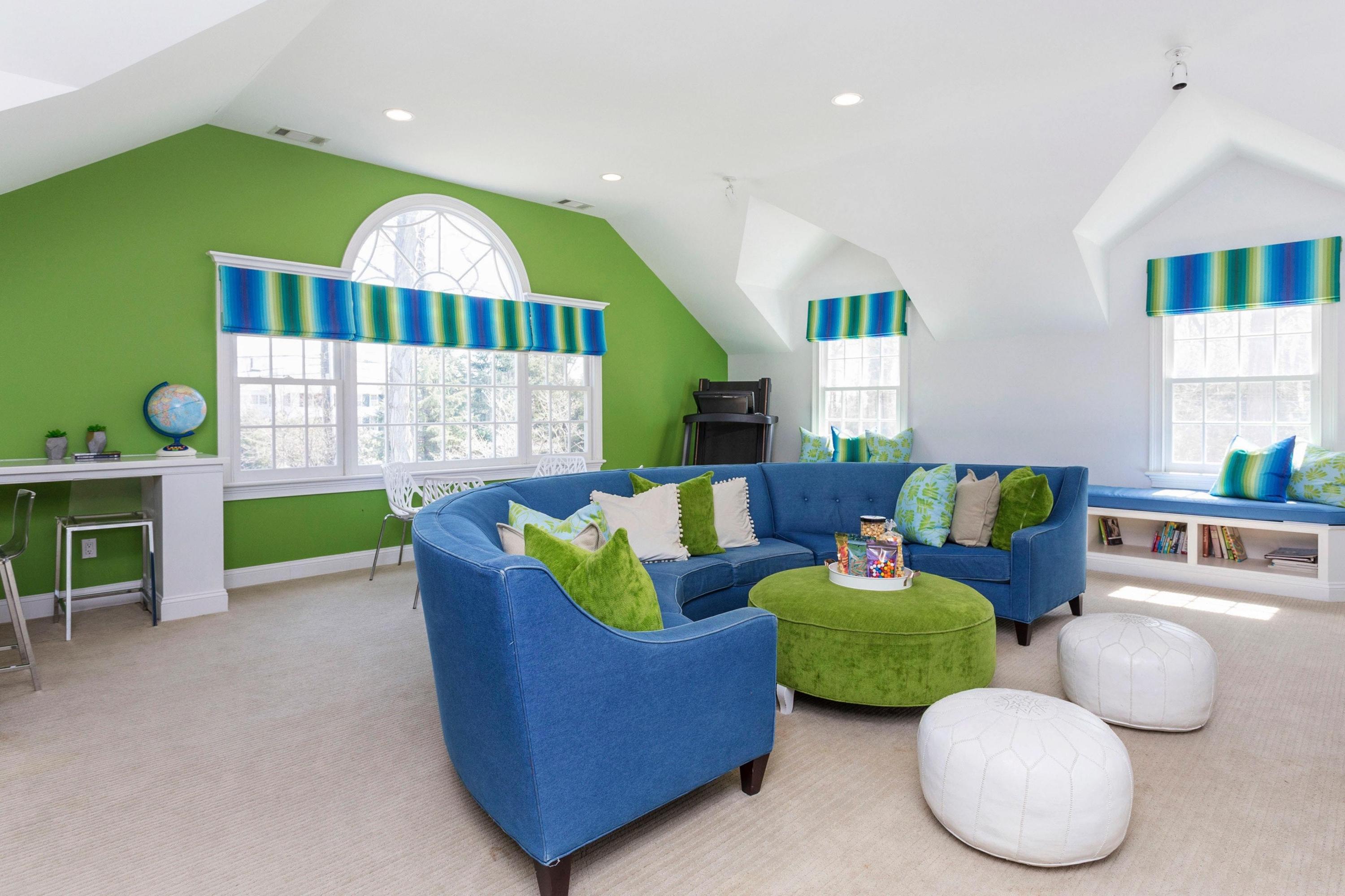 495 Hollow Tree Ridge Road Darien, CT 06820 - Photo 17 of 33 a living room with furniture and a wooden floor