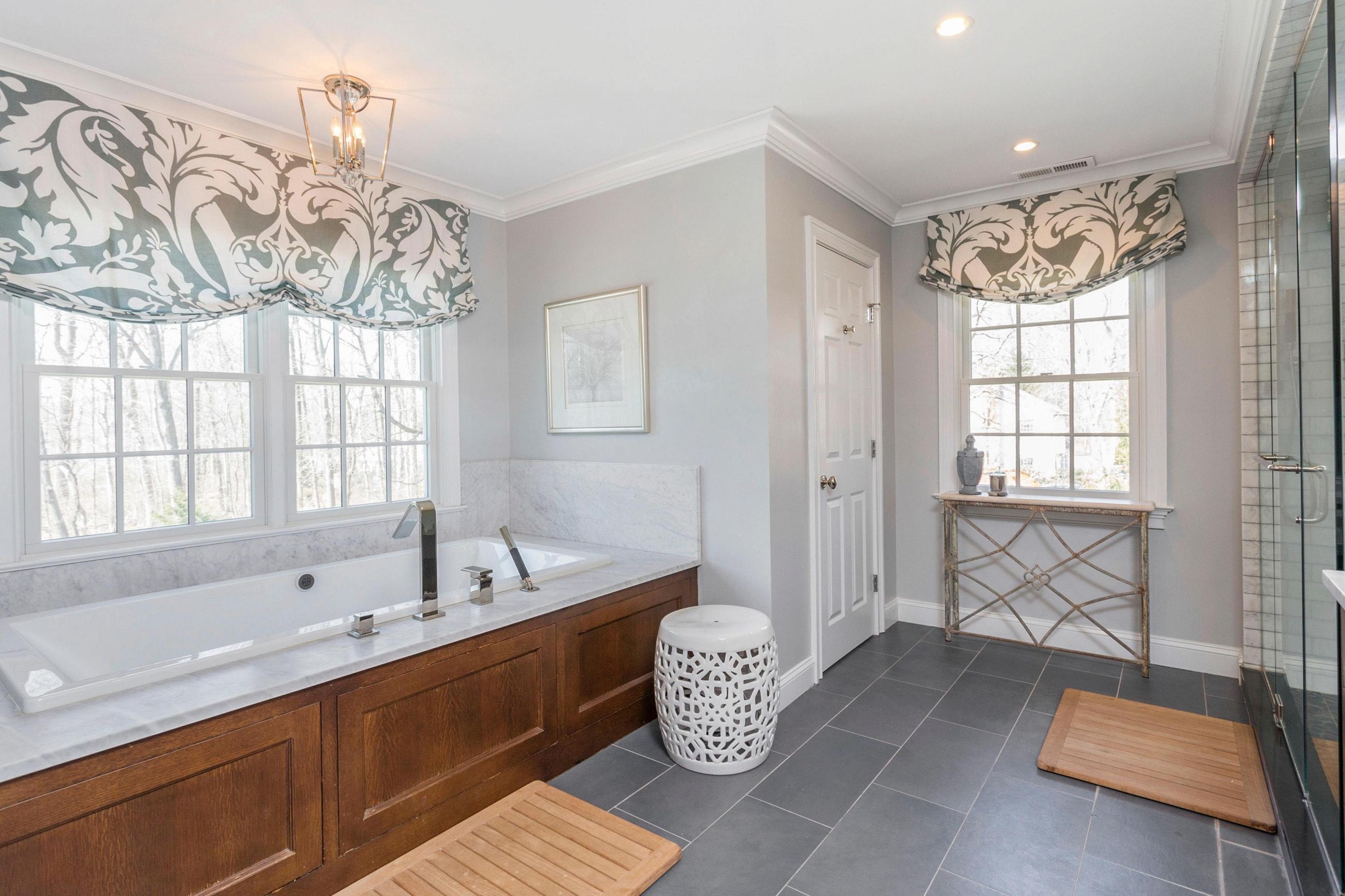 495 Hollow Tree Ridge Road Darien, CT 06820 - Photo 20 of 33 a spacious bathroom with a tub sink and mirror