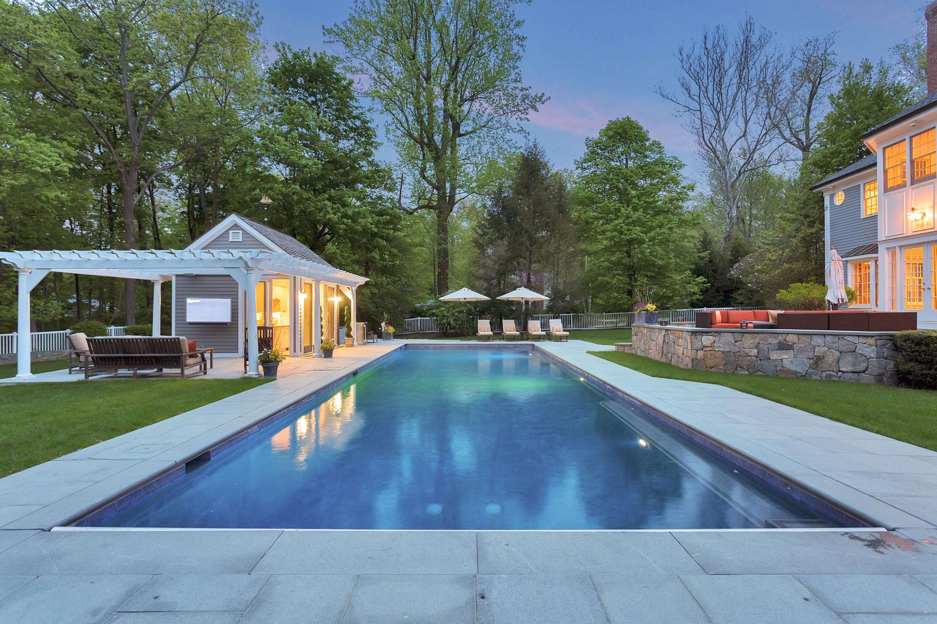 495 Hollow Tree Ridge Road Darien, CT 06820 - Photo 4 of 33 a view of a house with a yard