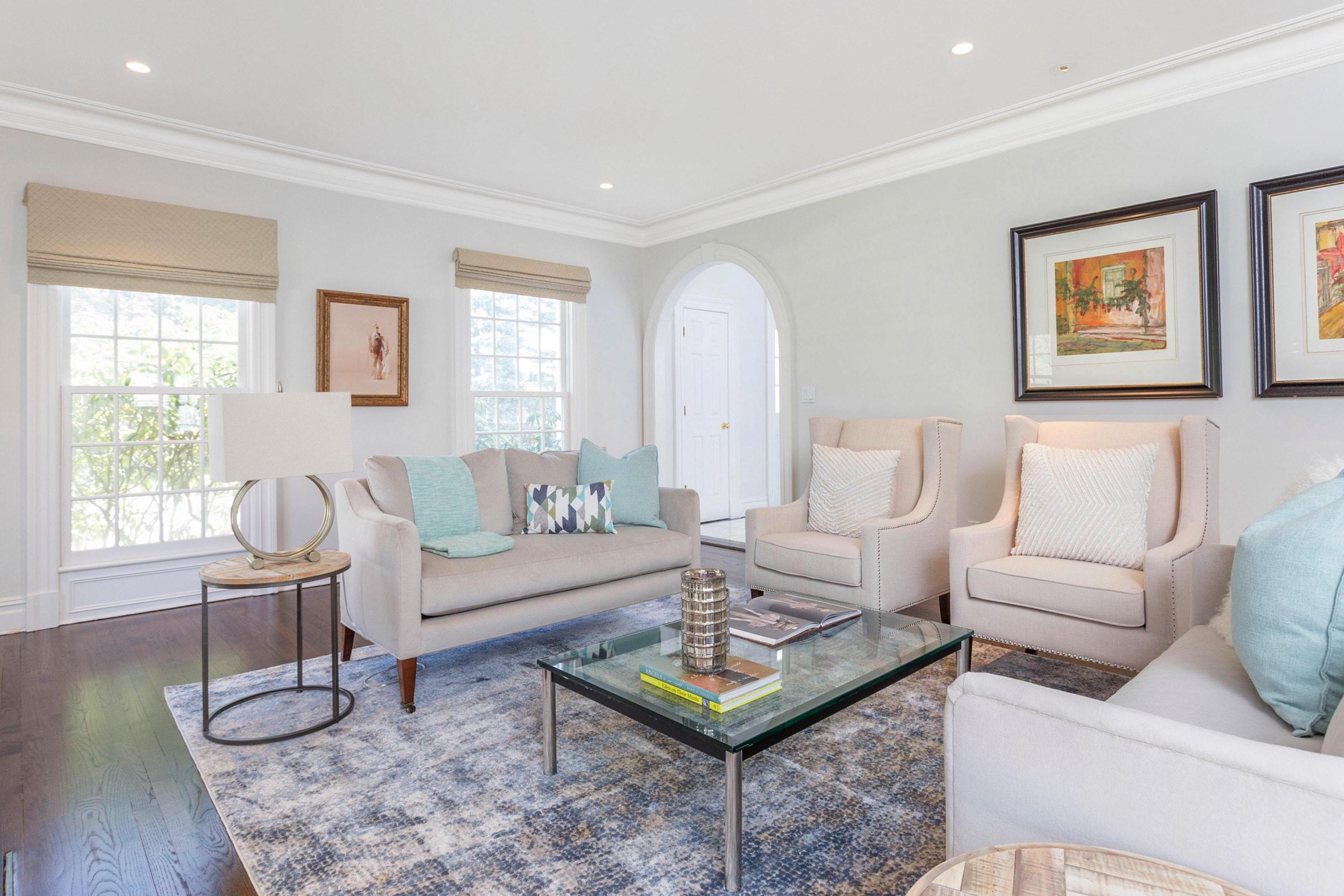 495 Hollow Tree Ridge Road Darien, CT 06820 - Photo 8 of 33 a living room with furniture and a window