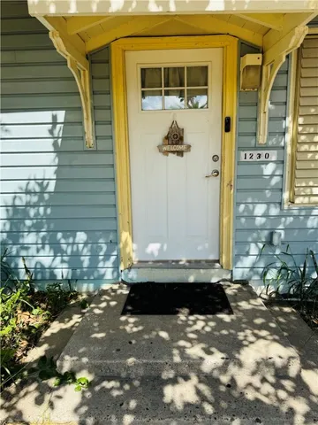 a view of a small house with a yard