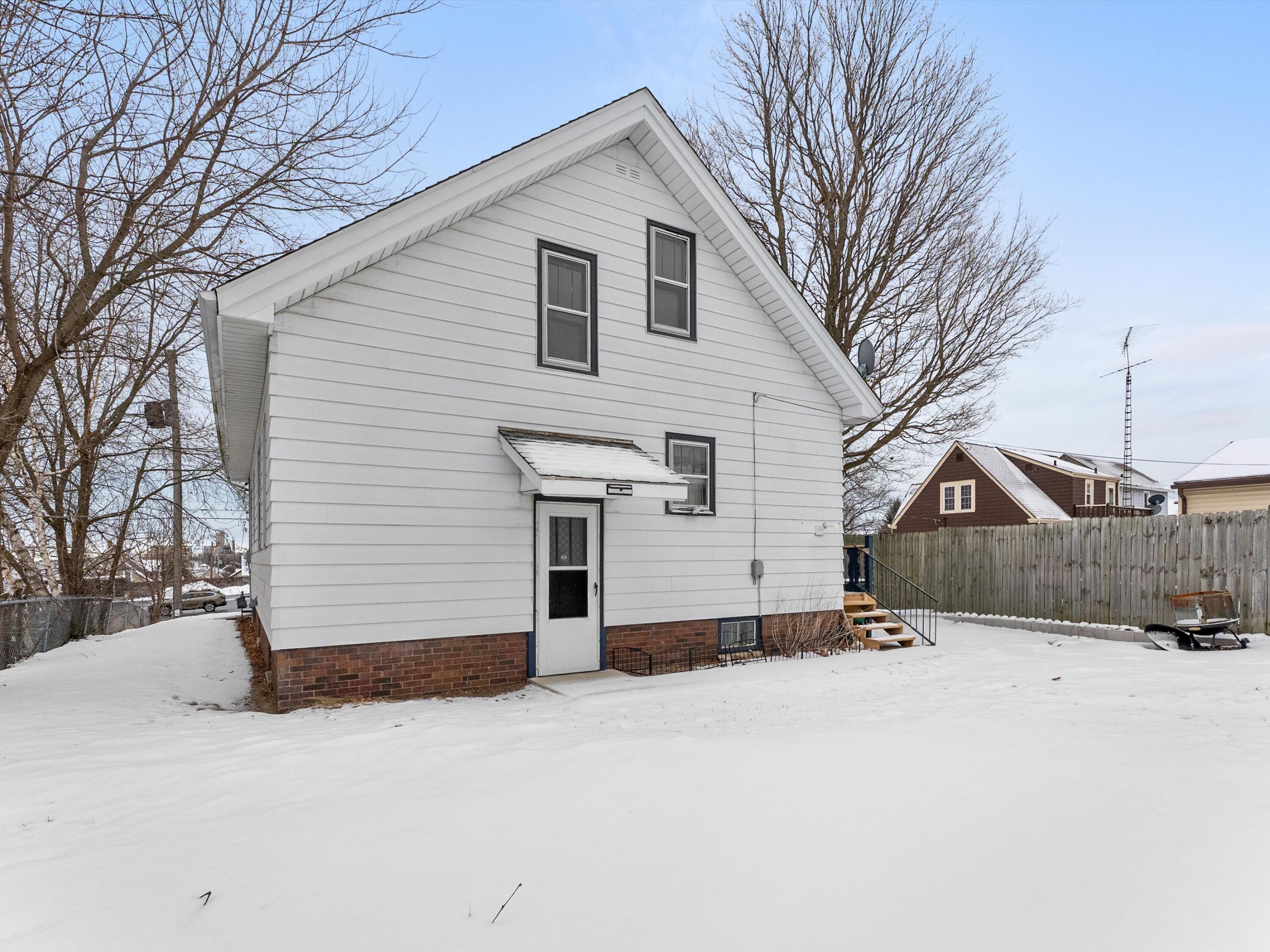 1014 South 20th Street Manitowoc, WI 54220 - Photo 4 of 22 06-006_2781592_09614