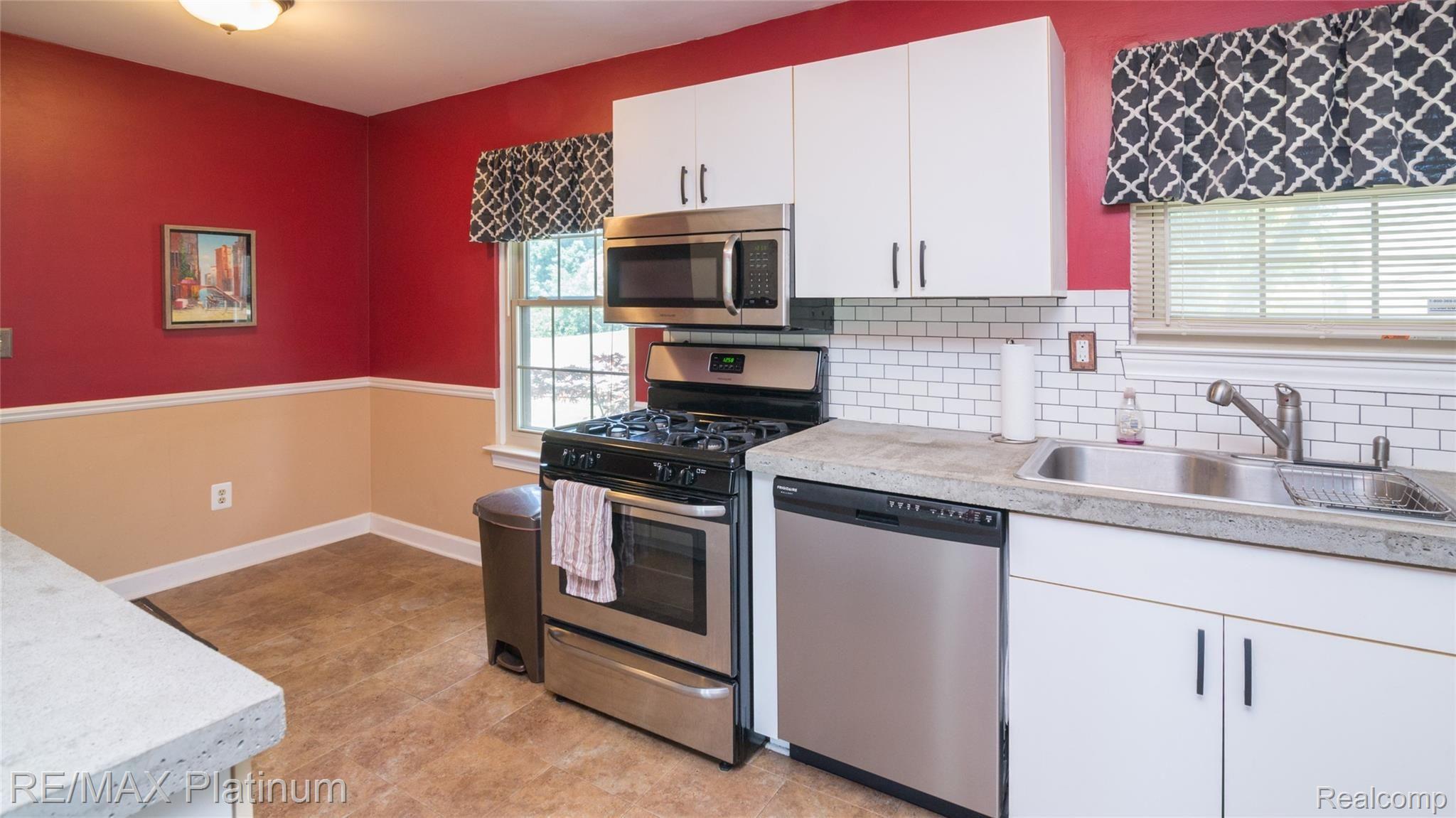 40361 Oak Tree Novi, MI 48375 - Photo 19 of 37 018_22.jpg