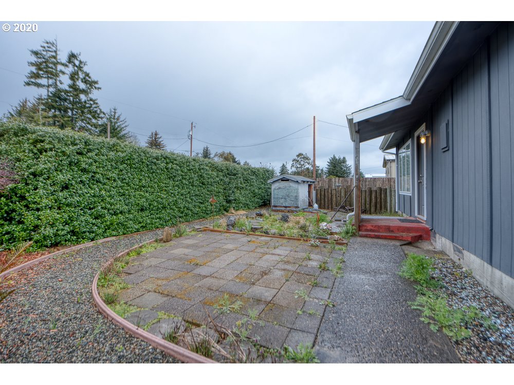 63487 South Barview Road Coos Bay, OR 97420 - Photo 4 of 32 Gallery Image 4