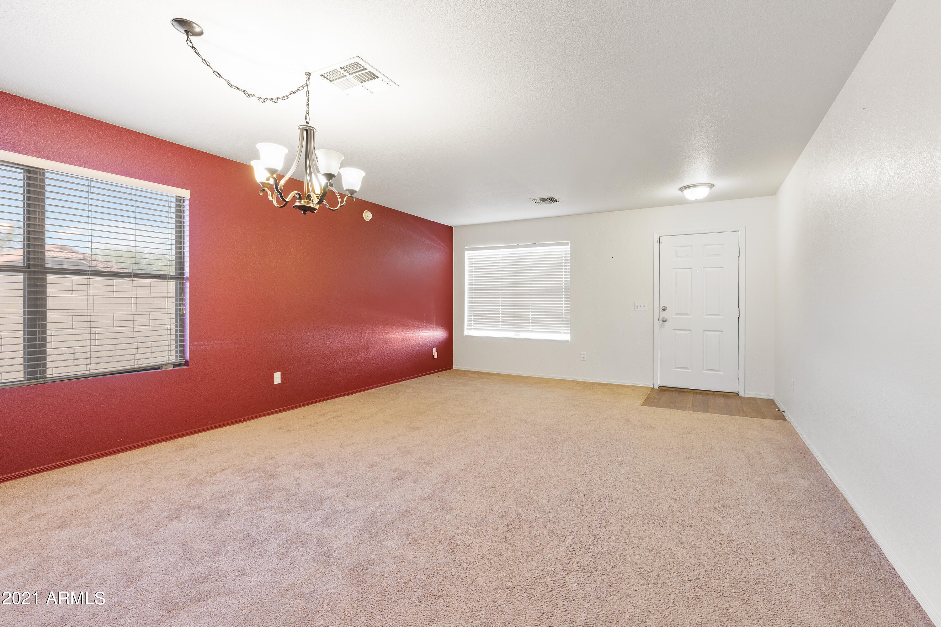 905 East Pedro Road Phoenix, AZ 85042 - Photo 4 of 19 905 living 2
