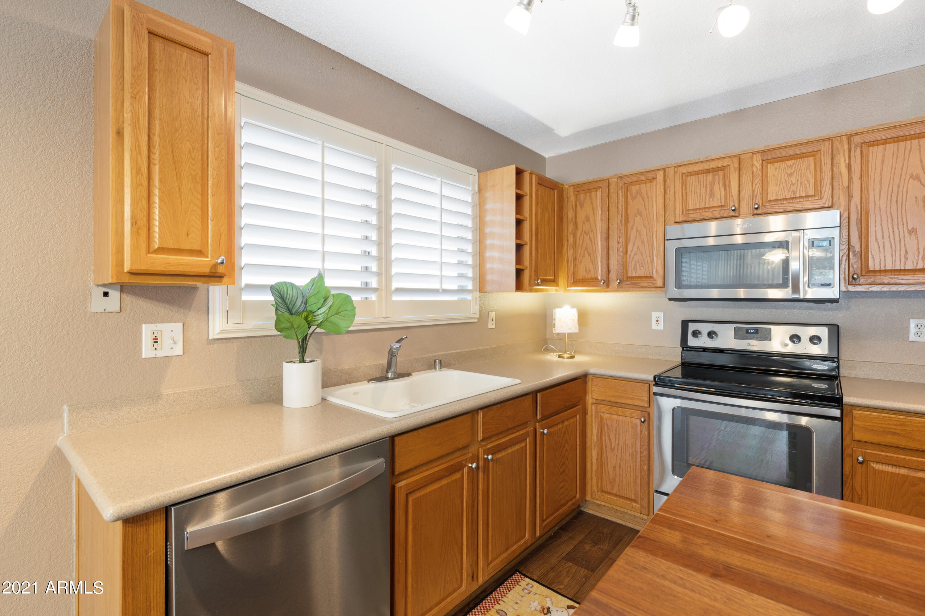 905 East Pedro Road Phoenix, AZ 85042 - Photo 7 of 19 905 kitchen 3