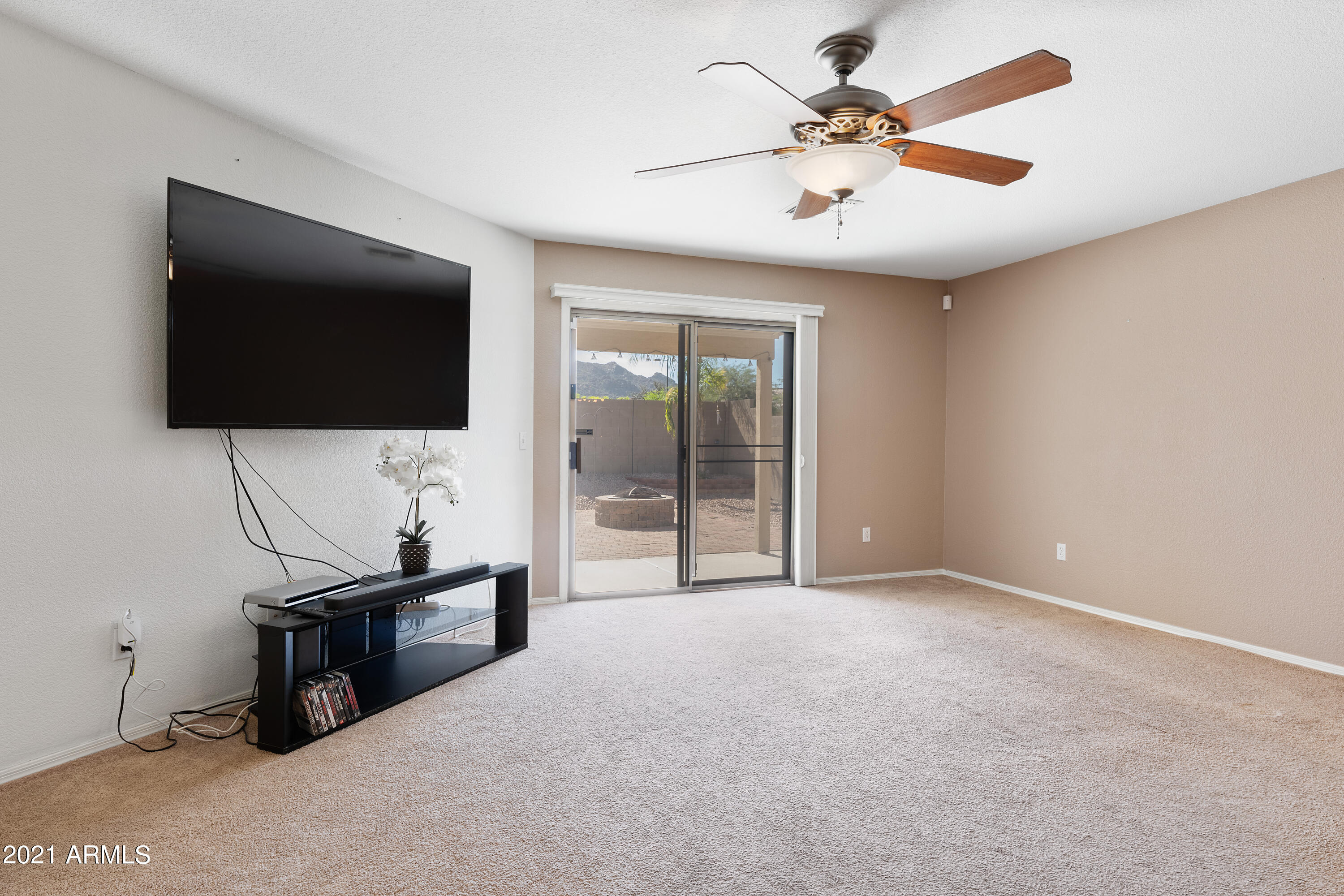 905 East Pedro Road Phoenix, AZ 85042 - Photo 9 of 19 905 Fam Room 2