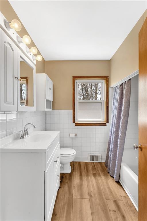 110 Kaylor Road Pittsburgh, PA 15237 - Photo 18 of 23 2nd floor full bath