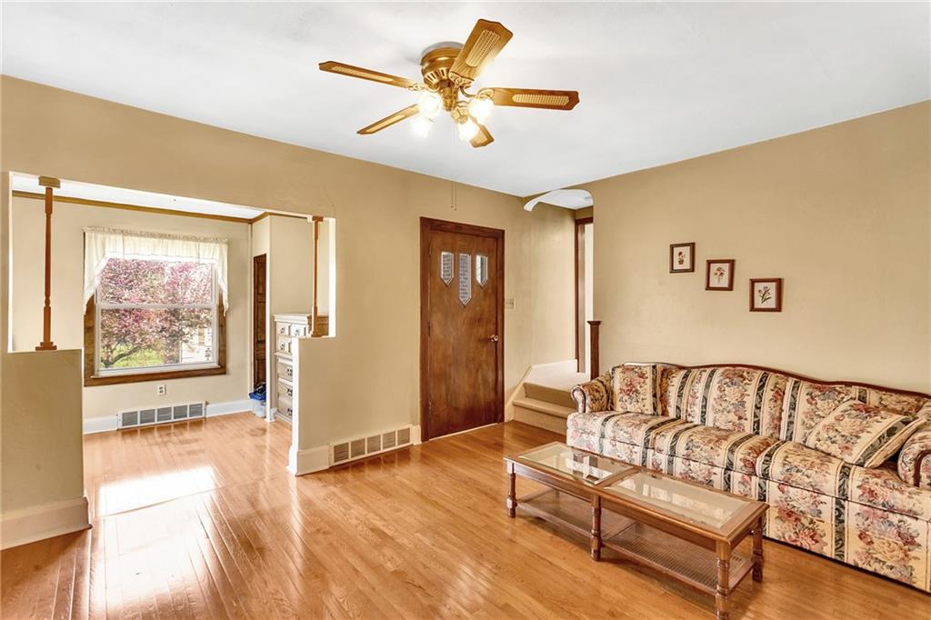 110 Kaylor Road Pittsburgh, PA 15237 - Photo 3 of 23 Gallery Image 3