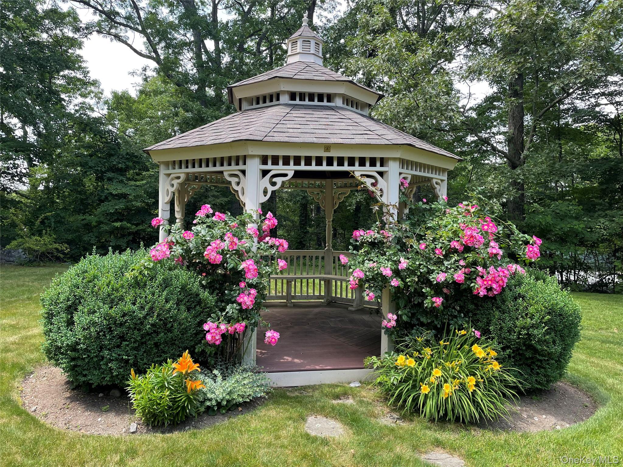 301 Whippoorwill Road Chappaqua, NY 10514 - Photo 15 of 19