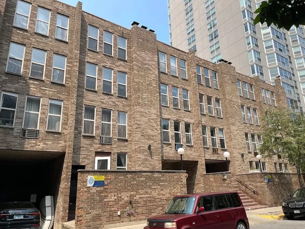 $1,400 | 744 West Gordon Terrace, Unit 106, Chicago, IL 60613