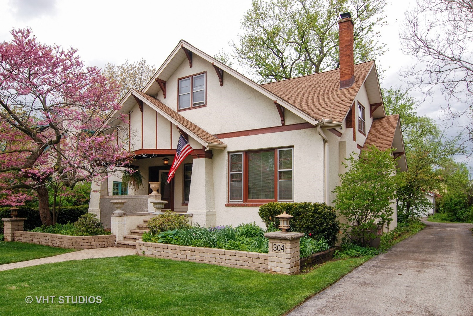 304 Blackhawk Road Riverside, IL 60546 - Photo 1 of 20