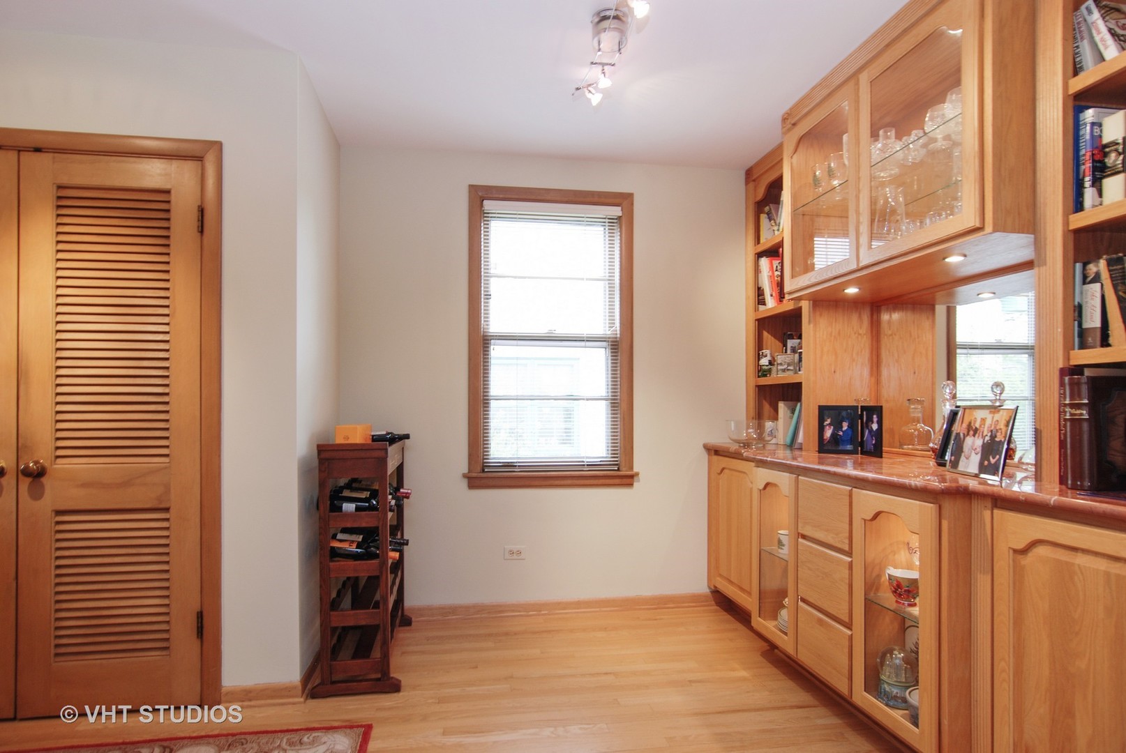 304 Blackhawk Road Riverside, IL 60546 - Photo 3 of 20