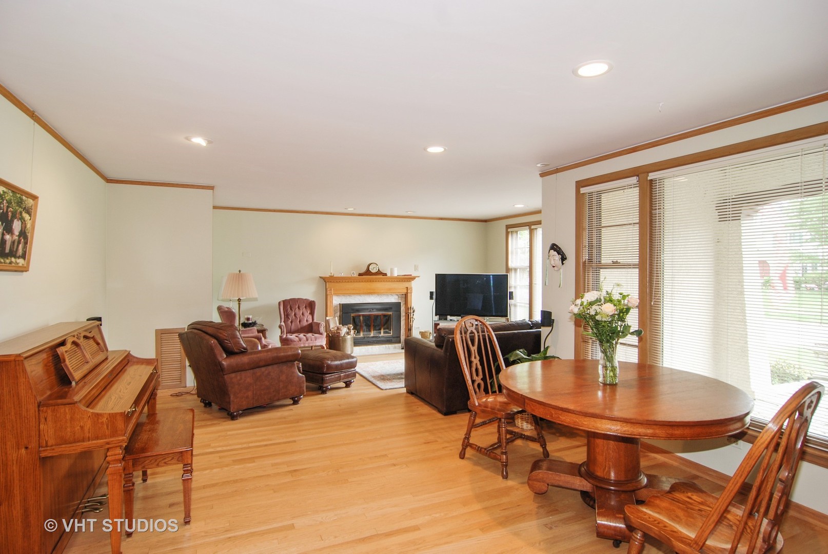 304 Blackhawk Road Riverside, IL 60546 - Photo 4 of 20