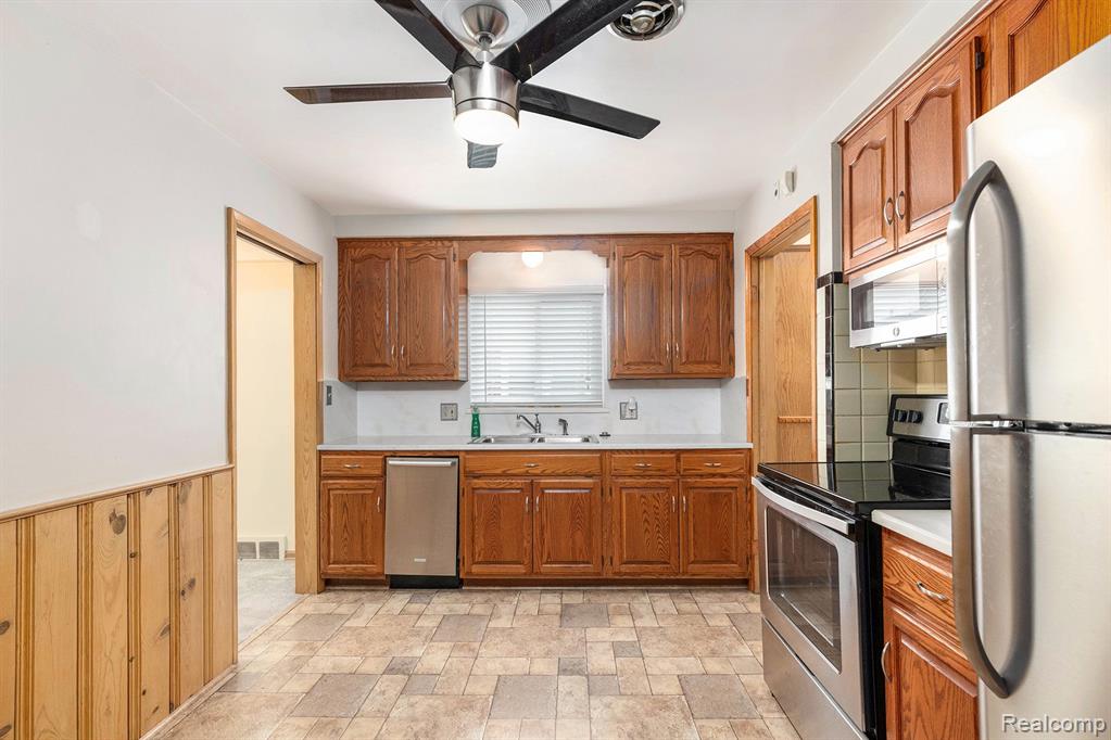 1863 Prestwick Road Grosse Pointe, MI 48236 - Photo 5 of 29