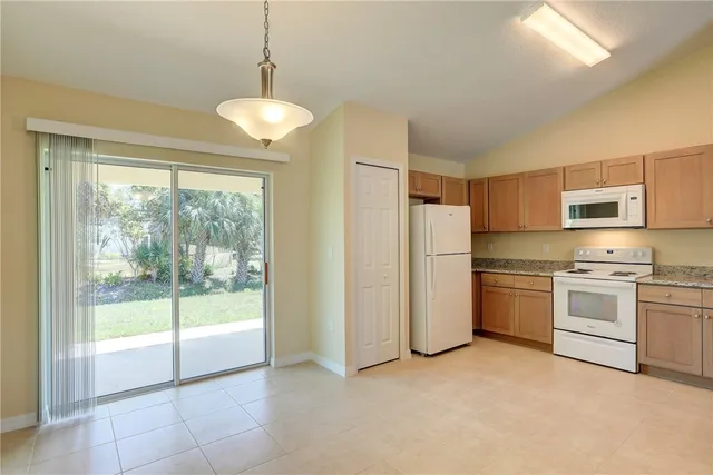 $2,000 | 8476 104th Avenue, Vero Beach, FL 32967