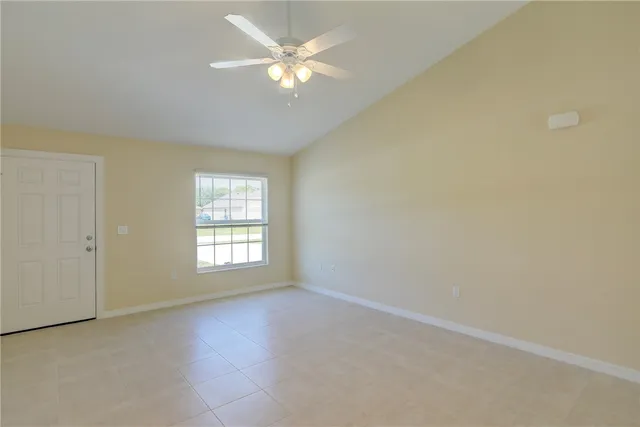 $2,000 | 8476 104th Avenue, Vero Beach, FL 32967