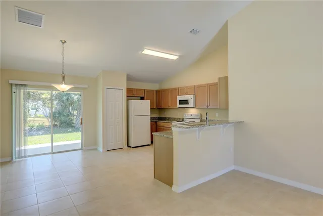 $2,000 | 8476 104th Avenue, Vero Beach, FL 32967