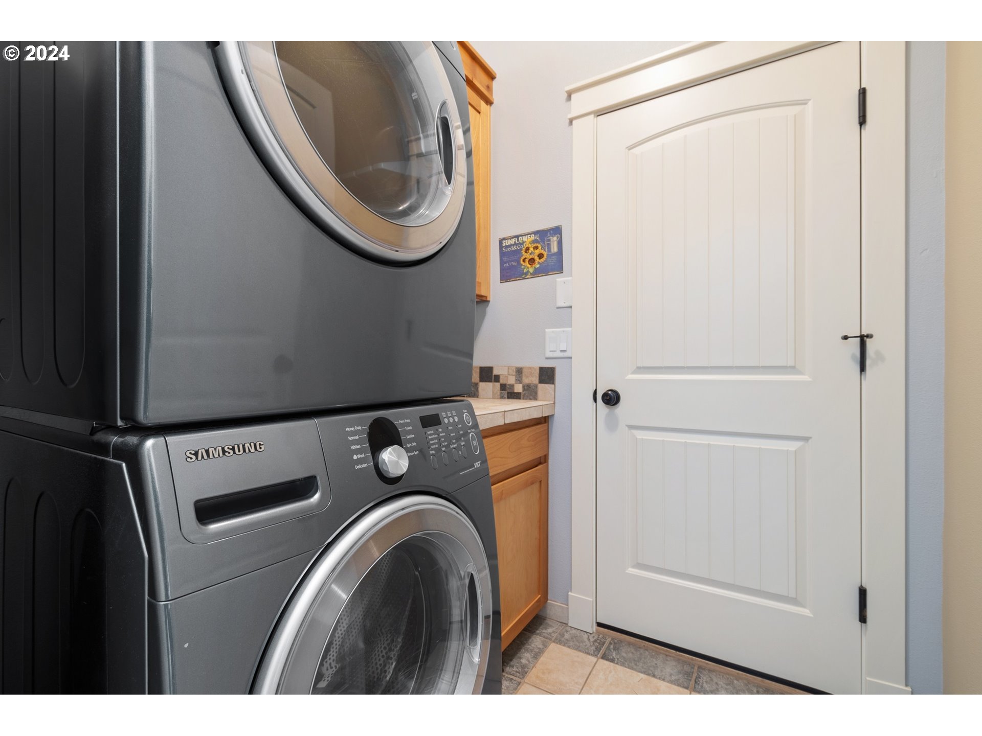 941 Northwest Angel Heights Road Stevenson, WA 98648 - Photo 33 of 38 a utility room with dryer and washer