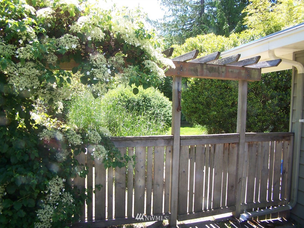 10718 Nottingham Road Edmonds, WA 98020 - Photo 12 of 14 Gallery Image 12