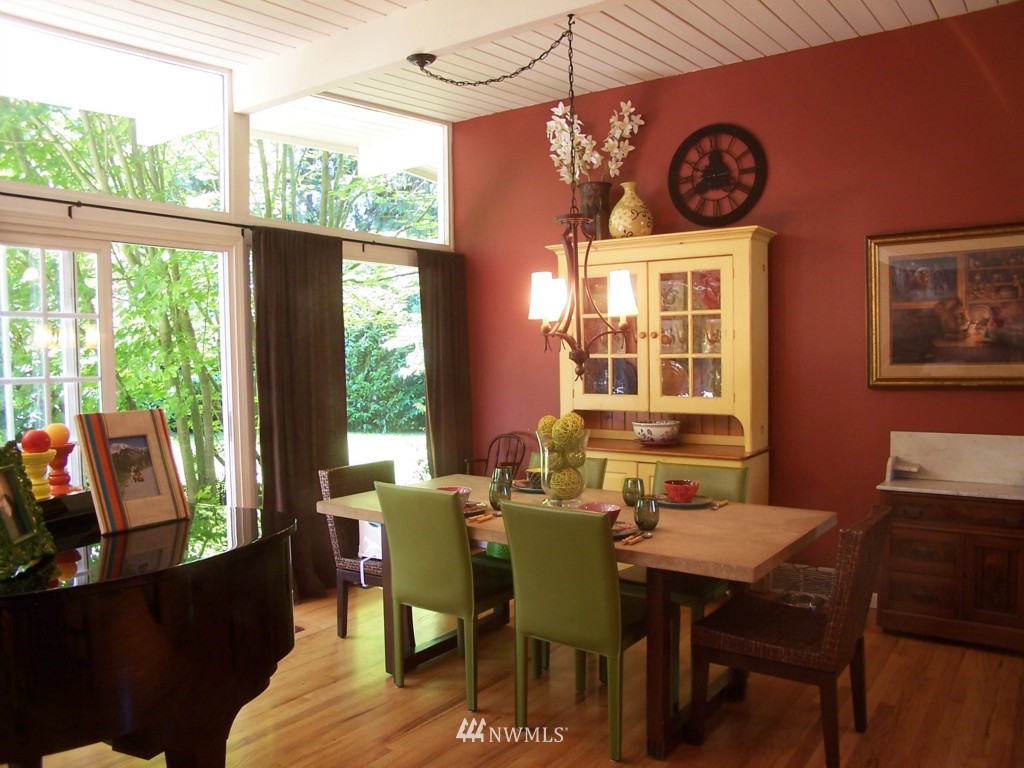 10718 Nottingham Road Edmonds, WA 98020 - Photo 4 of 14 Gallery Image 4