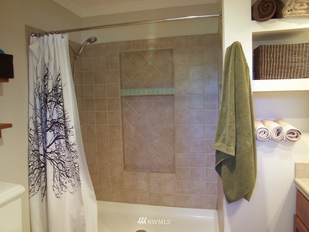 10718 Nottingham Road Edmonds, WA 98020 - Photo 8 of 14 Gallery Image 8