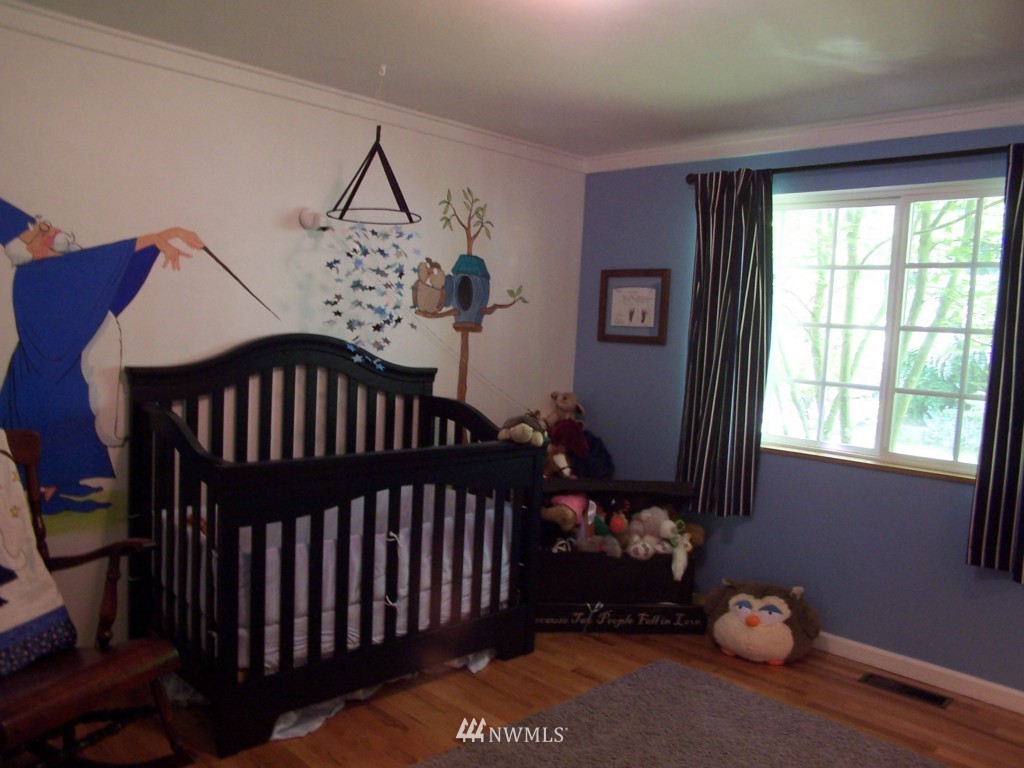 10718 Nottingham Road Edmonds, WA 98020 - Photo 9 of 14 Gallery Image 9